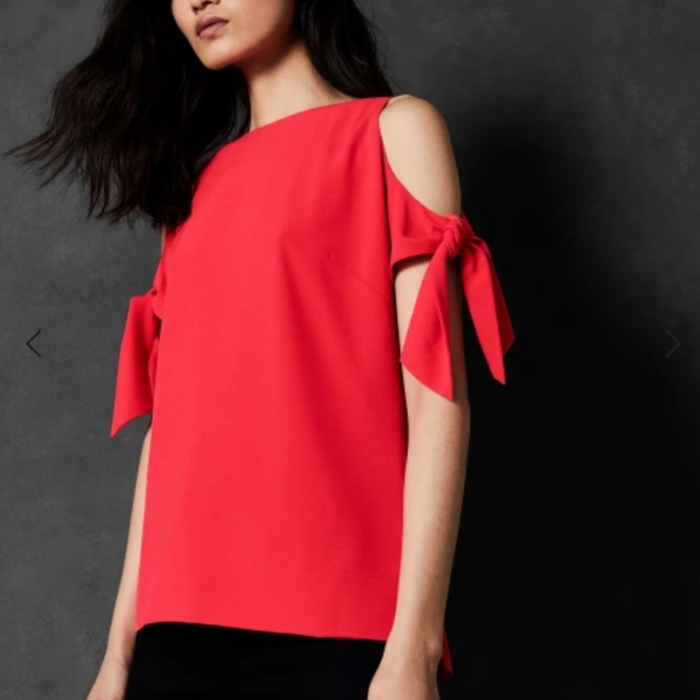 《 Ted Baker 》 Yaele Cold Shoulder Blouse